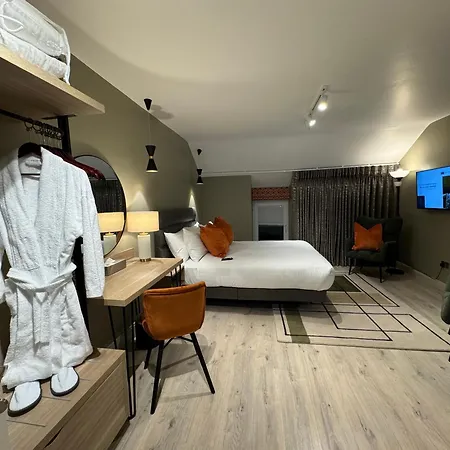 Birdies Townhouse 3* Митчелстаун